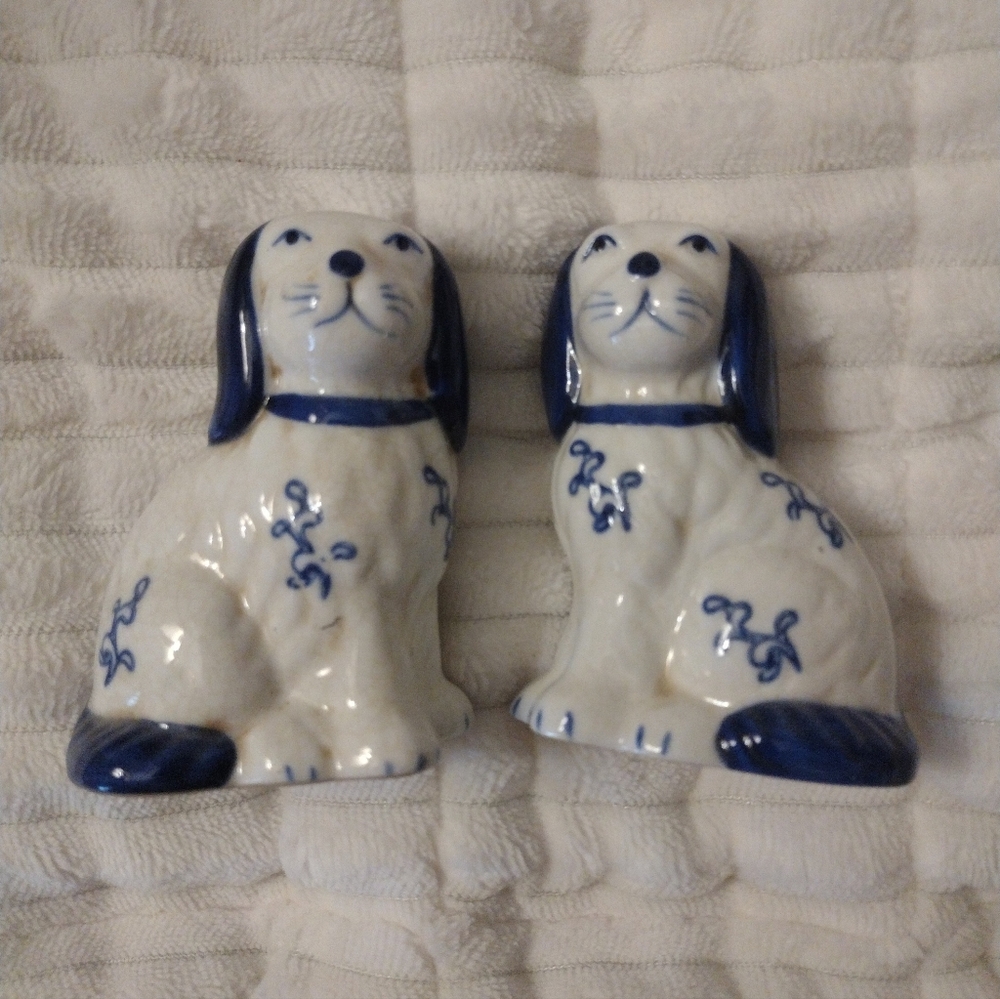 4" Tall Pair Blue & White Staffordshire Style Dogs